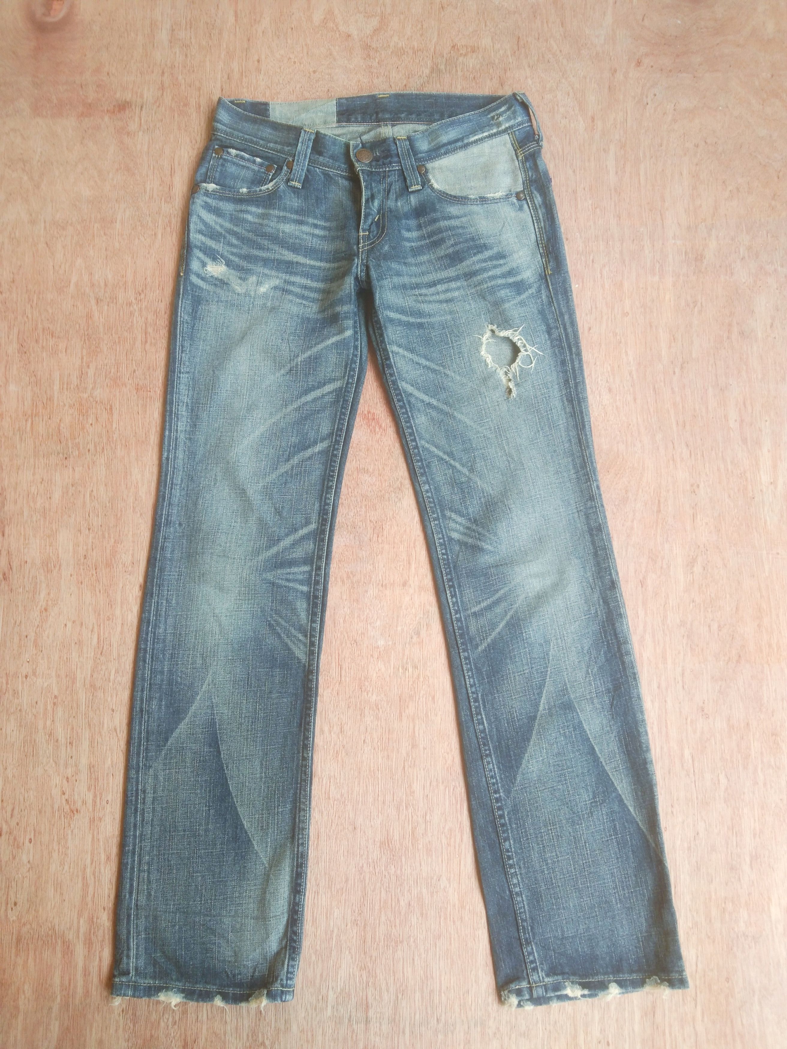 image of Vintage Levi's Jeans Distressed 28X31 in Blue, Men's