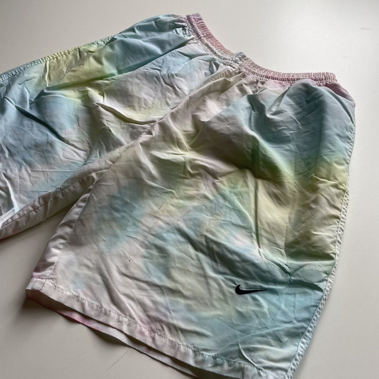 Nike × Vintage Vintage 90s Nike shorts tie dye medium fit Size US 30 / EU 46 - 7 Thumbnail