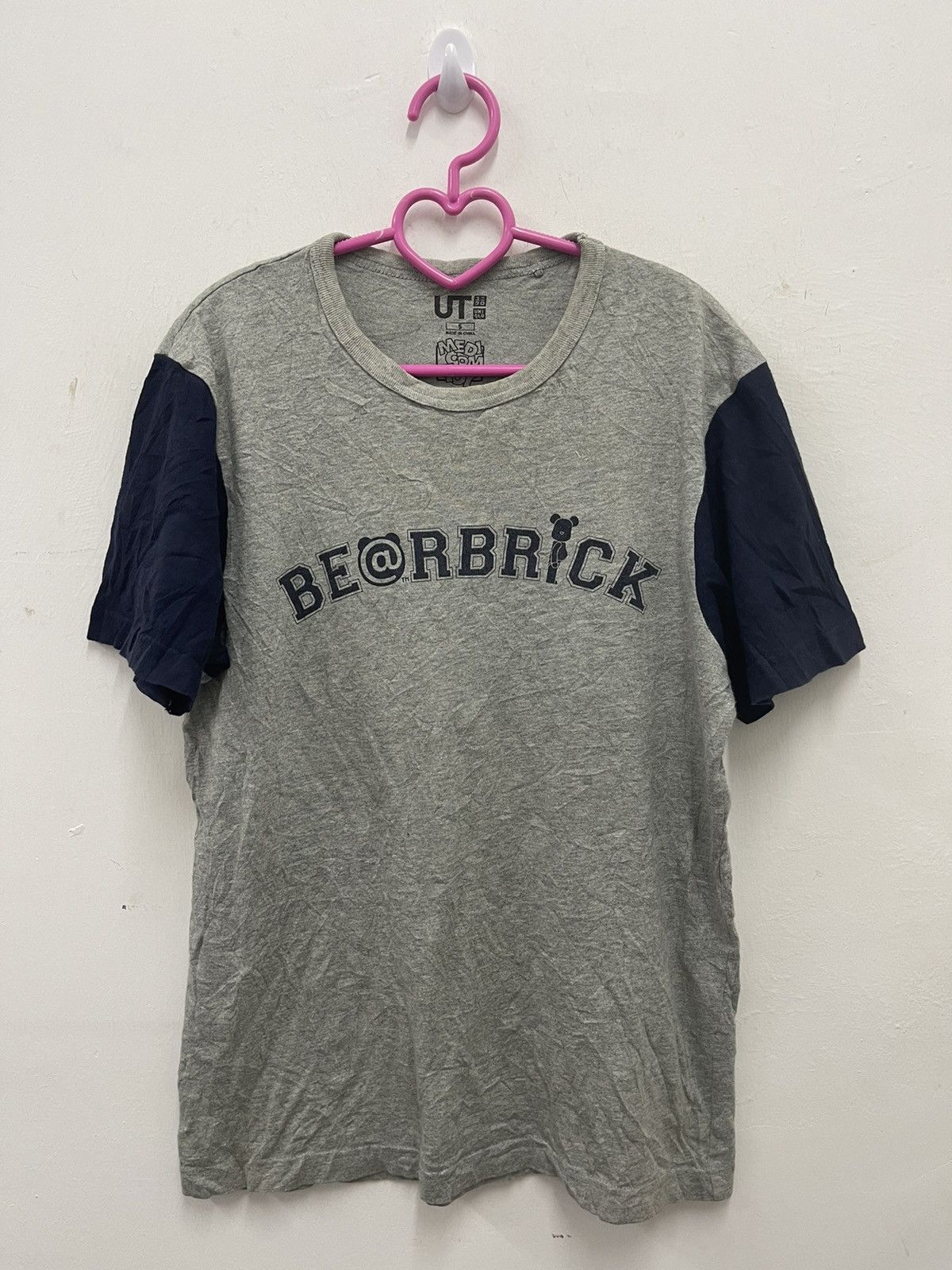 Rare MEDICOM TOY BEARBRICK x Uniqlo Spell Out Shirt