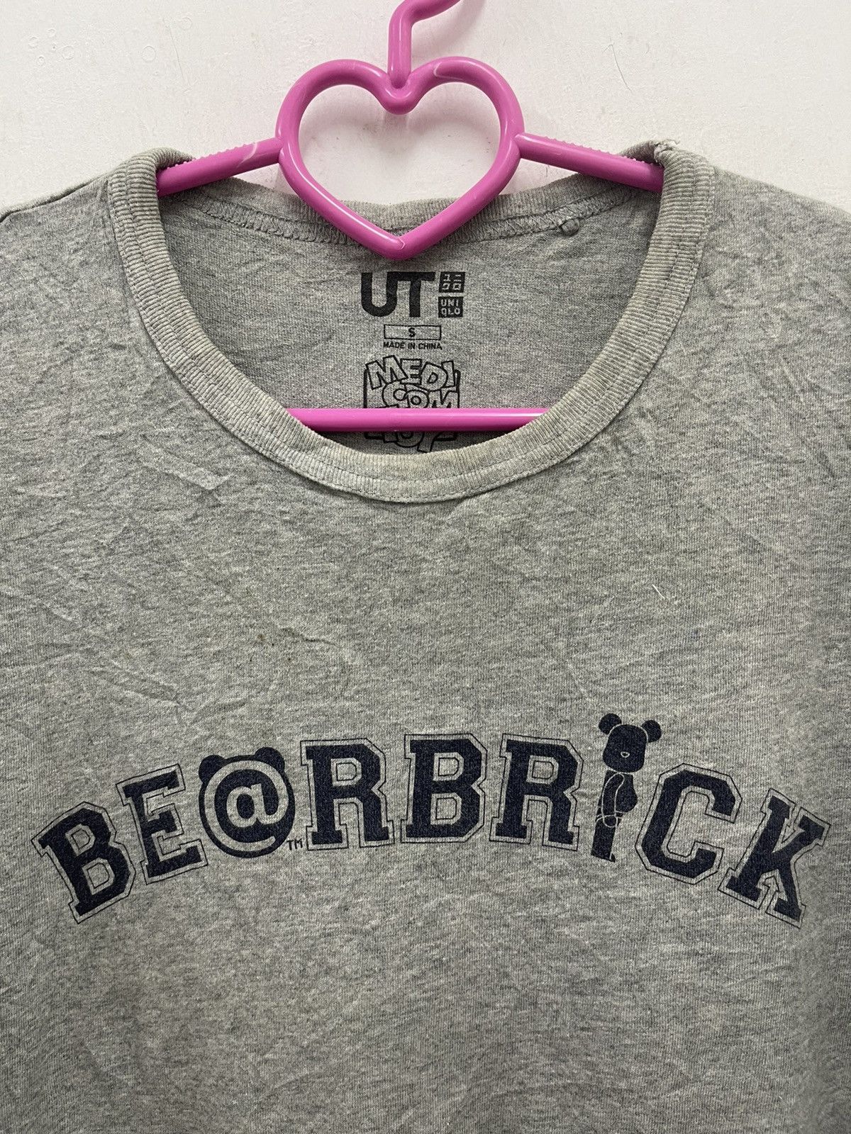 Medicom Toy Rare MEDICOM TOY BEARBRICK x Uniqlo Spell Out Shirt Size US S / EU 44-46 / 1 - 2 Thumbnail