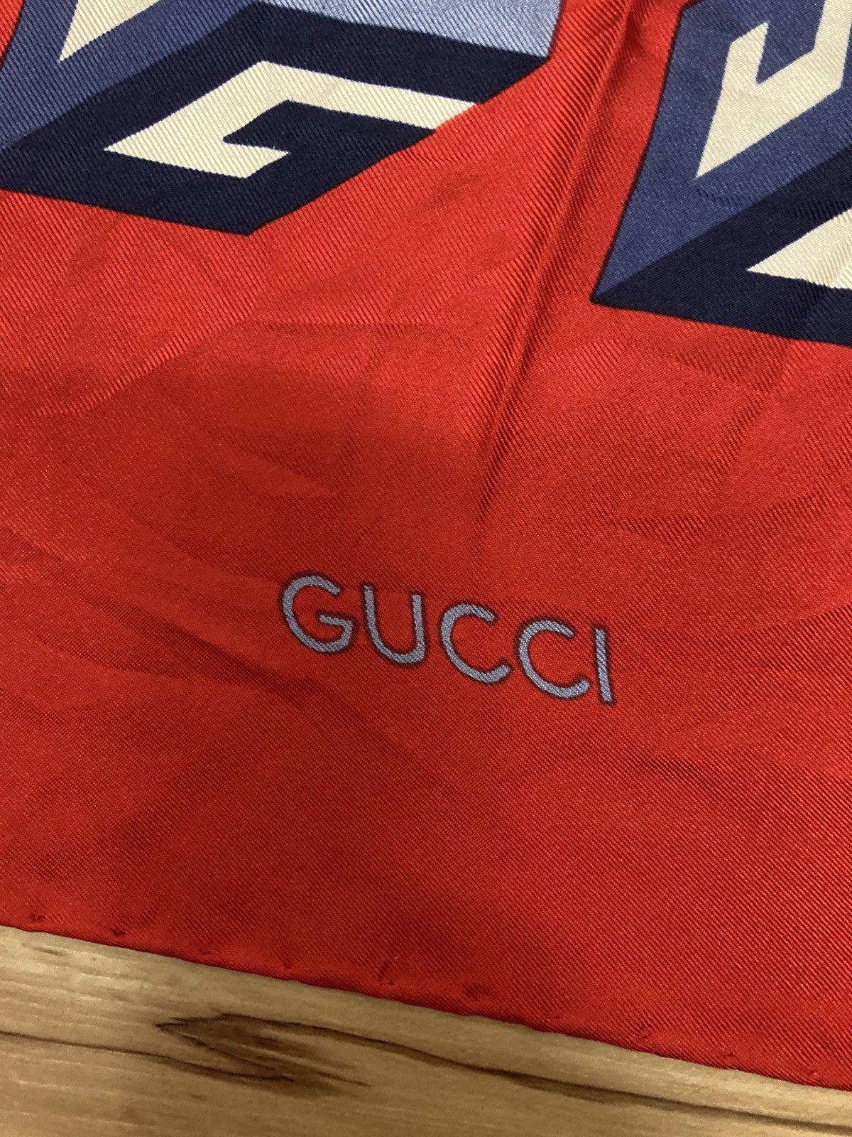 Gucci × Vintage Vintage Gucci silk wallpaper print scarf Size ONE SIZE - 2 Thumbnail