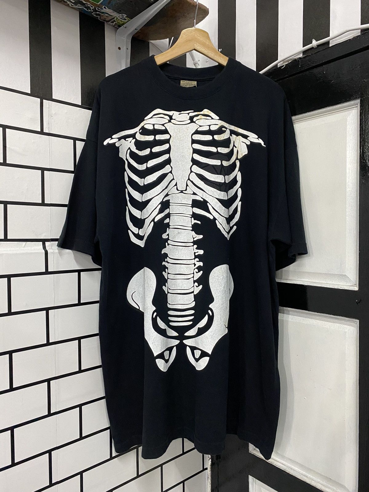 Bones × Vintage Vintage Ribcage Skeleton Oversized Baggy Tshirt Size US XXL / EU 58 / 5 - 1 Thumbnail