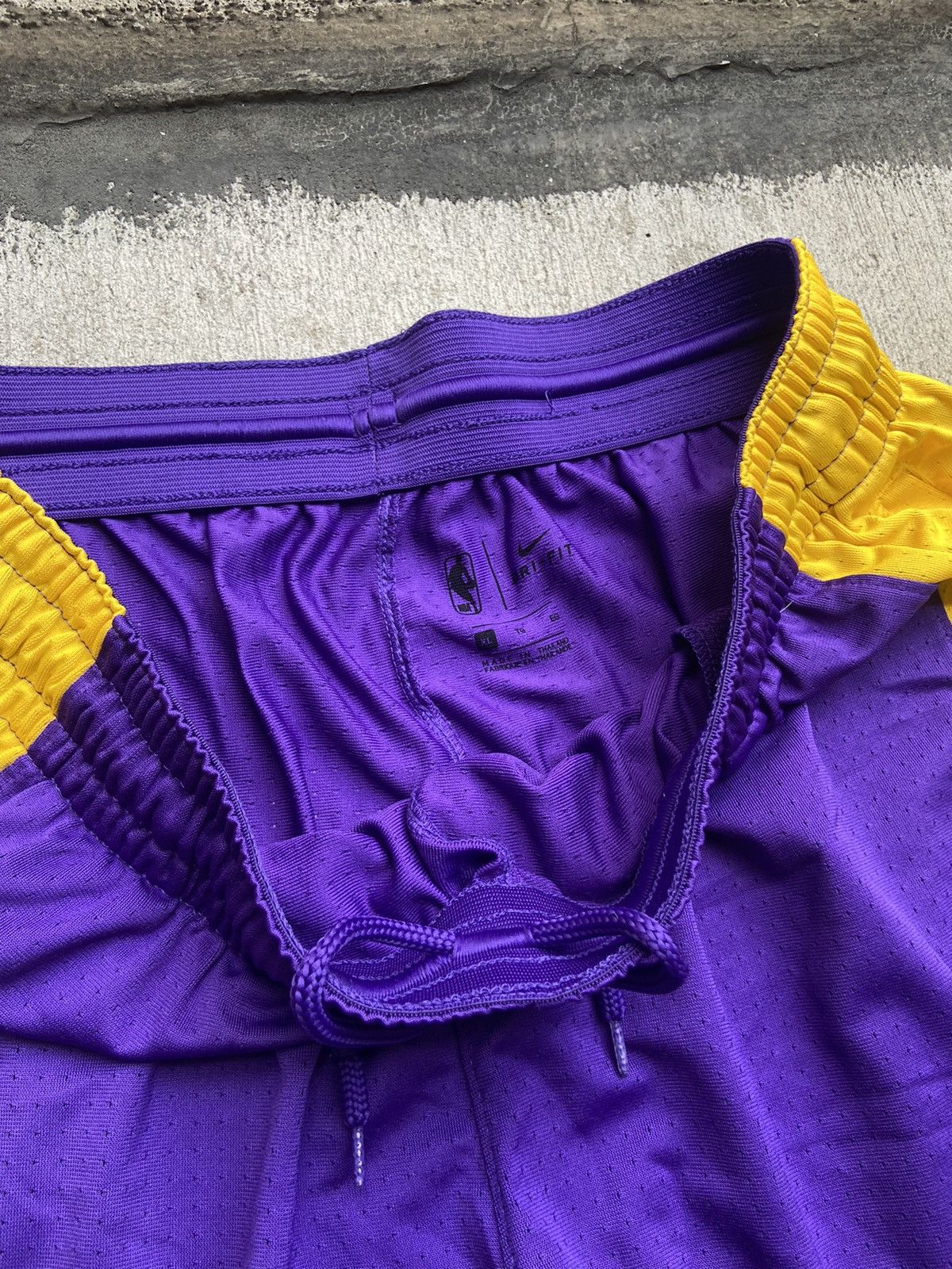 NBA × Nike Nike LA Lakers NBA Dri-Fit Basketball Shorts Purple Yellow Size US 36 / EU 52 - 3 Thumbnail