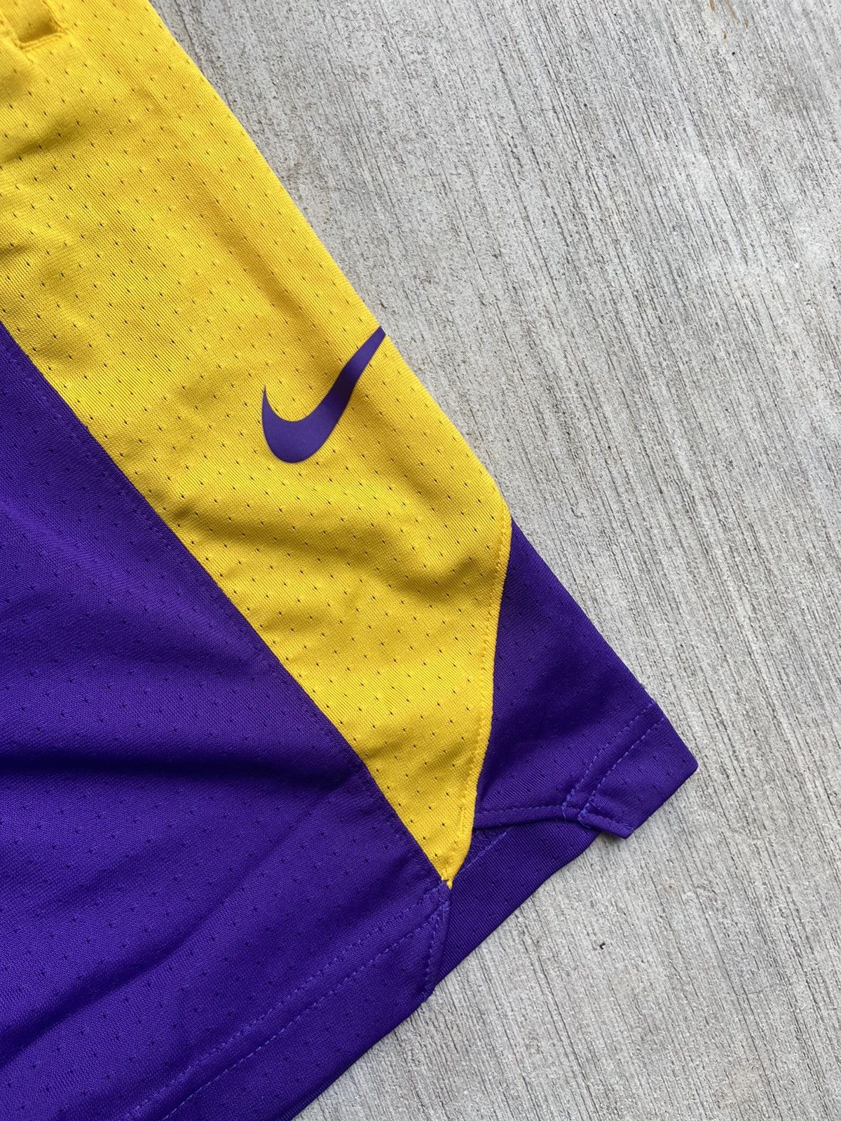NBA × Nike Nike LA Lakers NBA Dri-Fit Basketball Shorts Purple Yellow Size US 36 / EU 52 - 6 Thumbnail