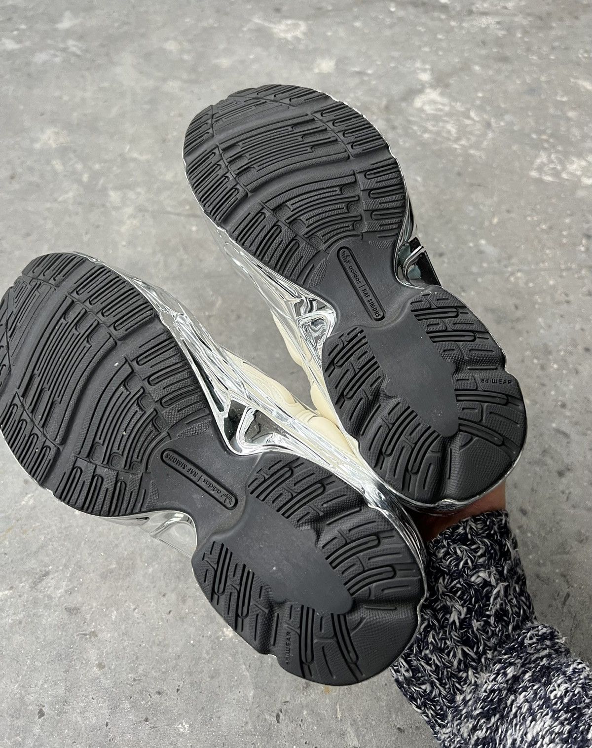 Adidas × Raf Simons Raf Simons Ozweego Mirrored Cream White Silver Sneakers Size US 7.5 / EU 40-41 - 6 Thumbnail