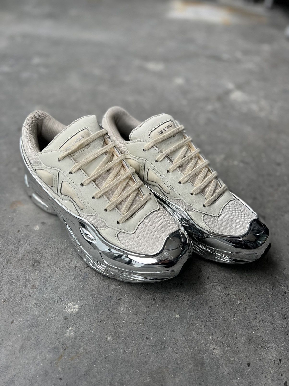 Adidas × Raf Simons Raf Simons Ozweego Mirrored Cream White Silver Sneakers Size US 7.5 / EU 40-41 - 3 Thumbnail
