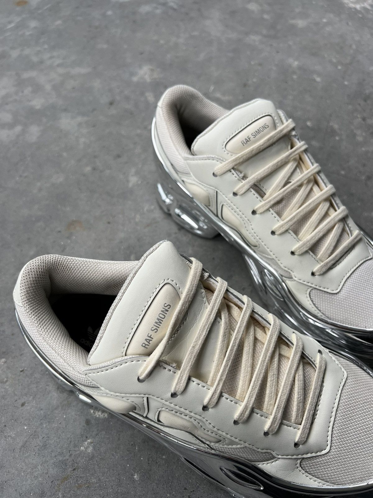 Adidas × Raf Simons Raf Simons Ozweego Mirrored Cream White Silver Sneakers Size US 7.5 / EU 40-41 - 4 Thumbnail