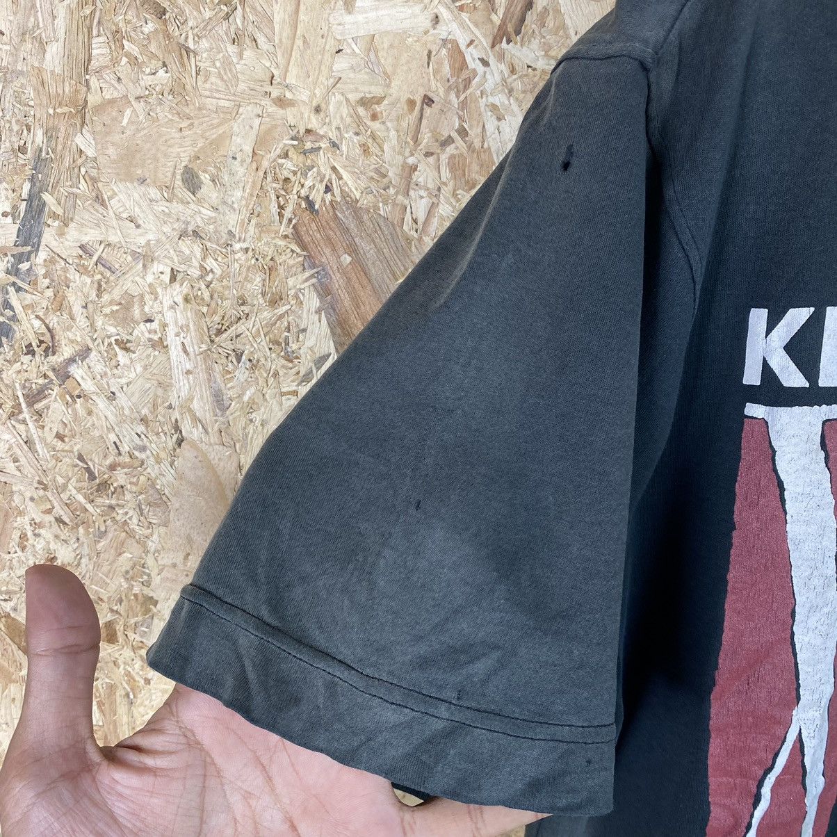 Moschino MOSCHINO “KISS KISS HUG HUG” VERY WORN T SHIRT Size US M / EU 48-50 / 2 - 7 Thumbnail
