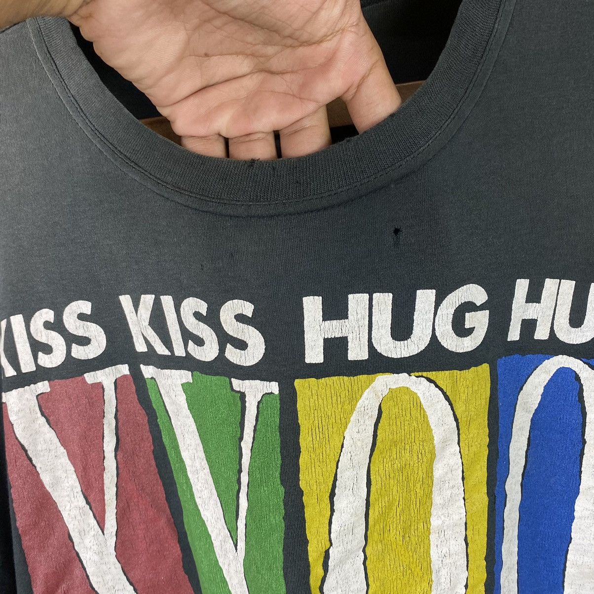 Moschino MOSCHINO “KISS KISS HUG HUG” VERY WORN T SHIRT Size US M / EU 48-50 / 2 - 9 Thumbnail