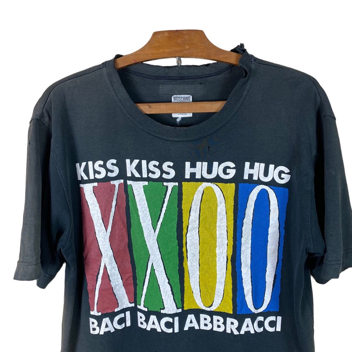 Moschino MOSCHINO “KISS KISS HUG HUG” VERY WORN T SHIRT Size US M / EU 48-50 / 2 - 2 Thumbnail