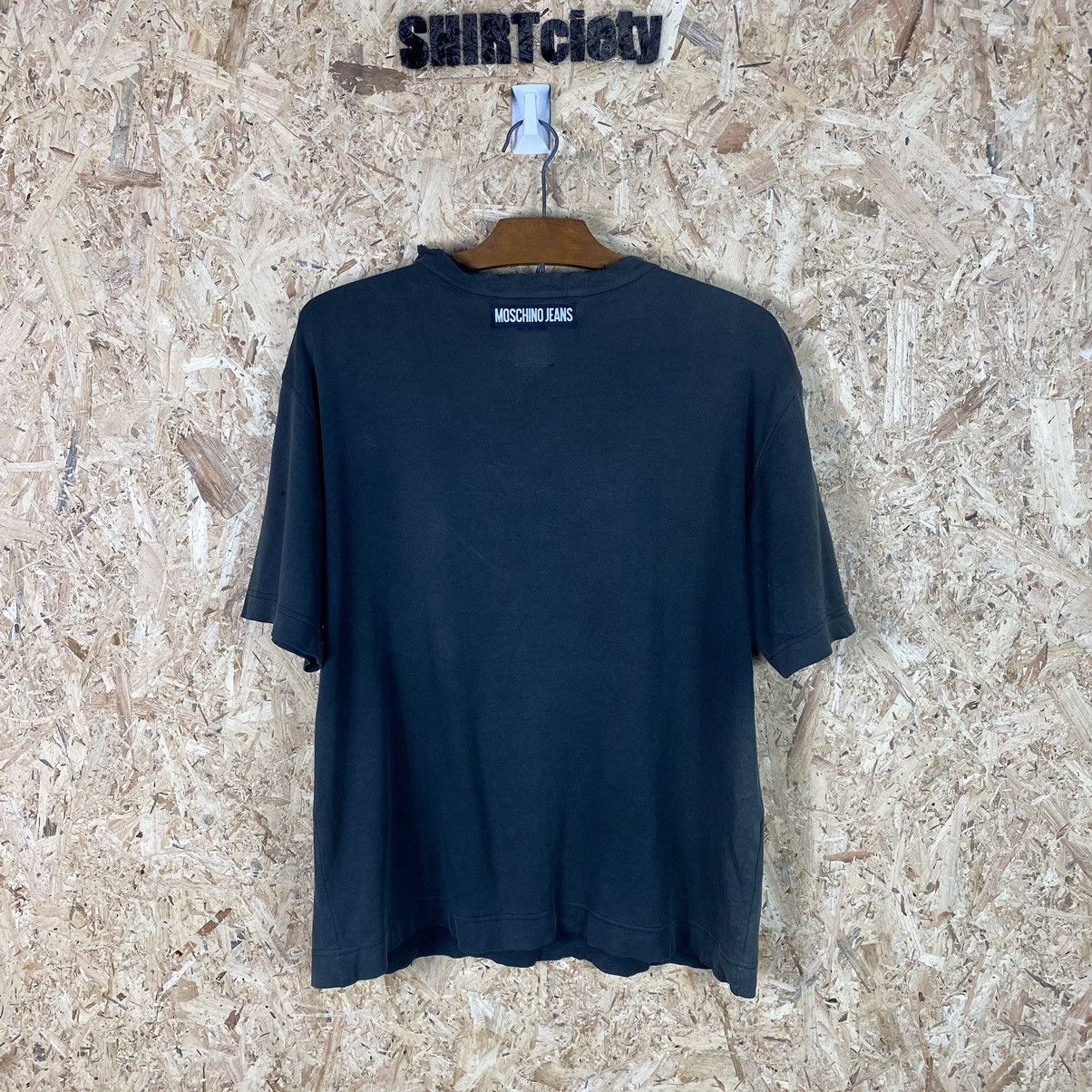 Moschino MOSCHINO “KISS KISS HUG HUG” VERY WORN T SHIRT Size US M / EU 48-50 / 2 - 11 Thumbnail