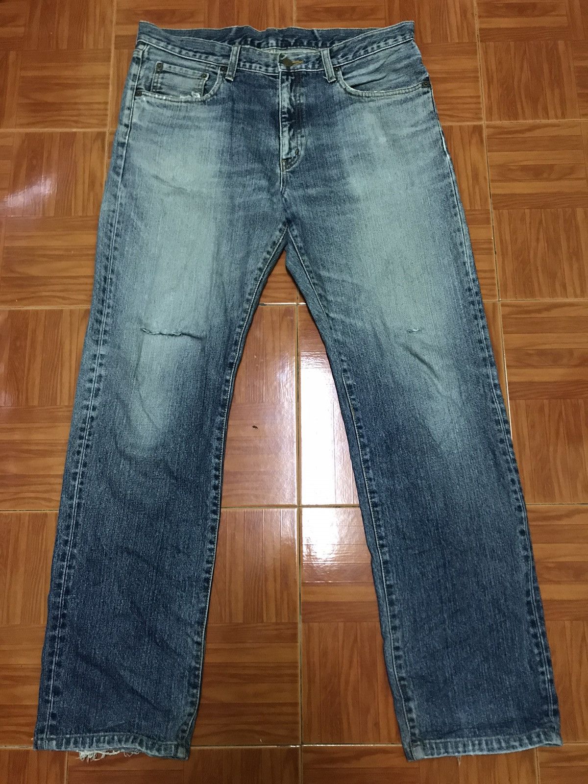 Uniqlo Vintage Uniqlo distressed denim jeans very rare Size US 36 / EU 52 - 1 Thumbnail