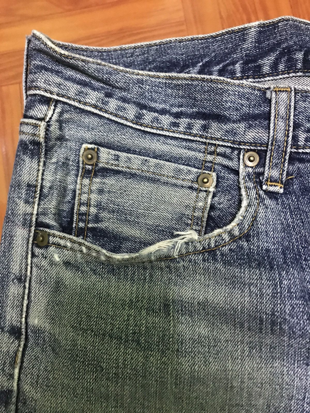 Uniqlo Vintage Uniqlo distressed denim jeans very rare Size US 36 / EU 52 - 4 Thumbnail