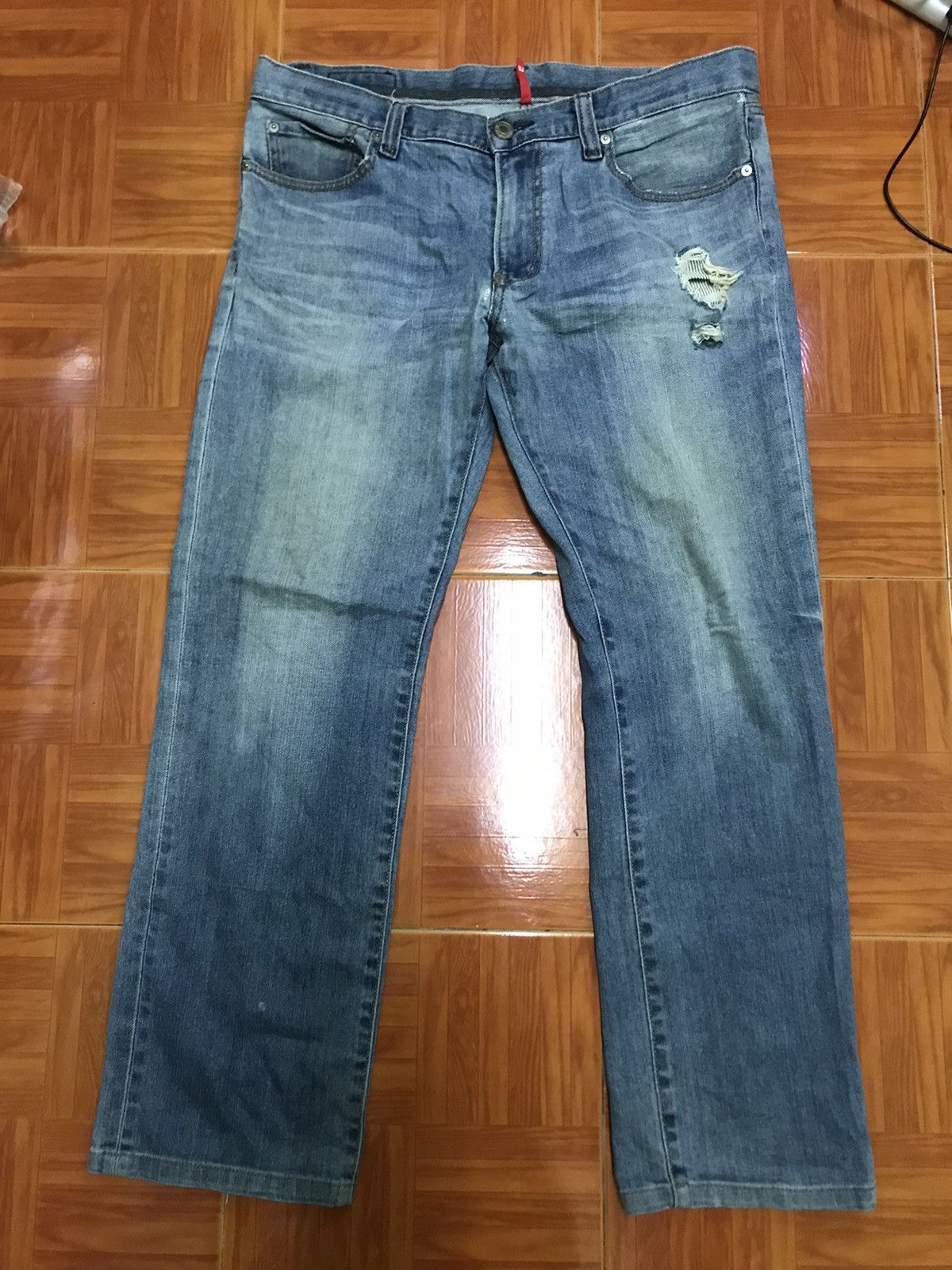 “Men’s Distressed Blue Straight-Leg Jeans – Vintage Wash”