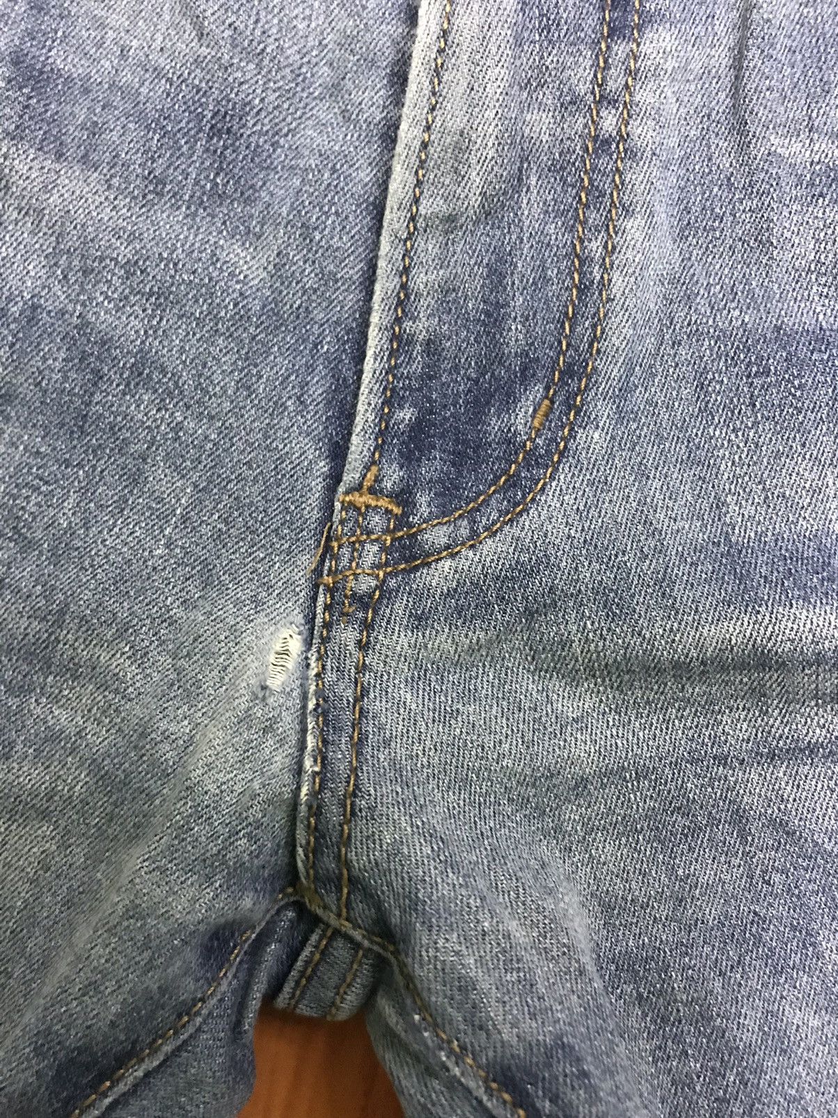 Uniqlo “Men’s Distressed Blue Straight-Leg Jeans – Vintage Wash” Size US 36 / EU 52 - 4 Thumbnail