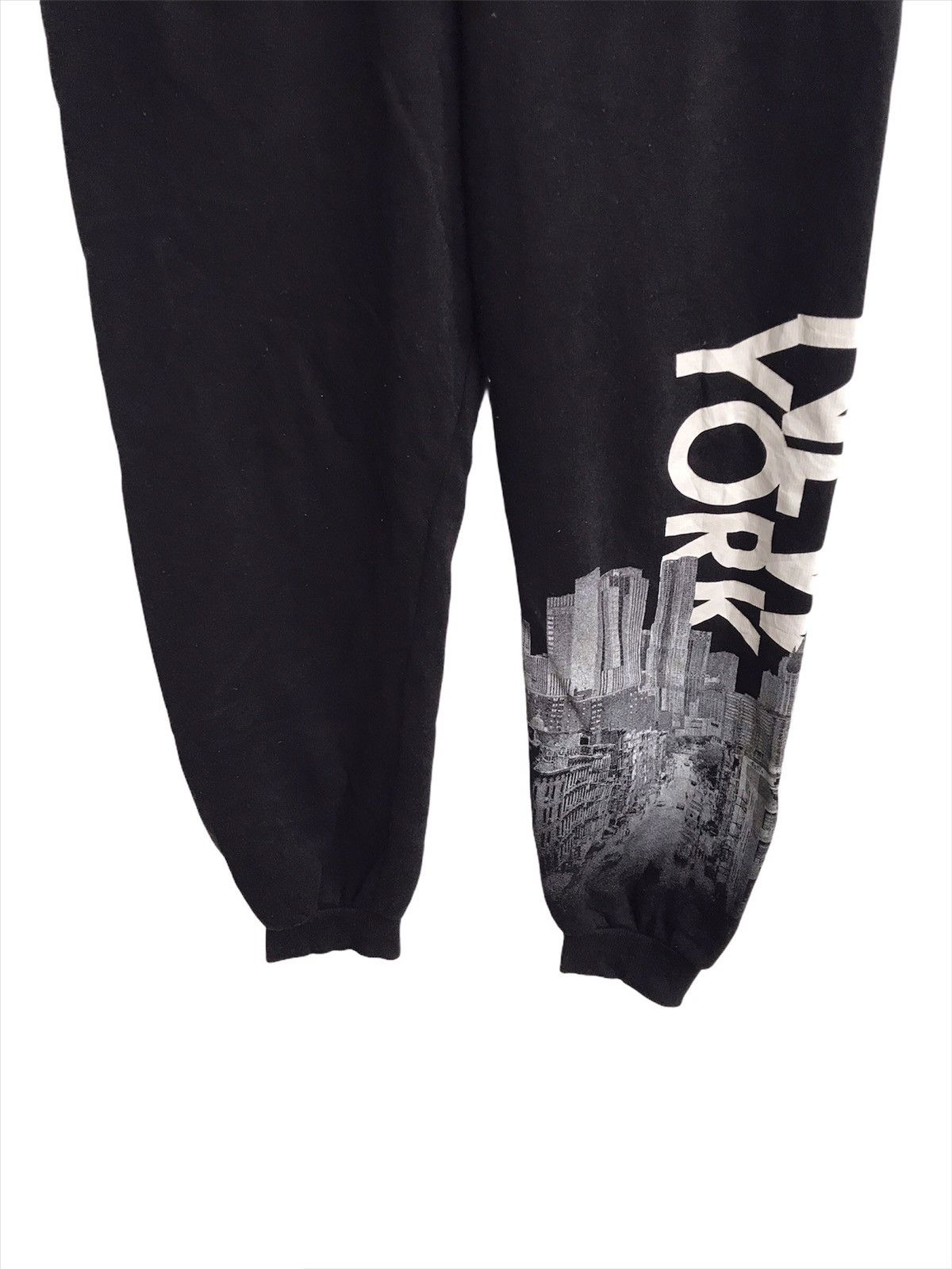 H&M 🔥H&M New Yorks Logo Joggerpants Size US 26 / EU 42 - 3 Thumbnail