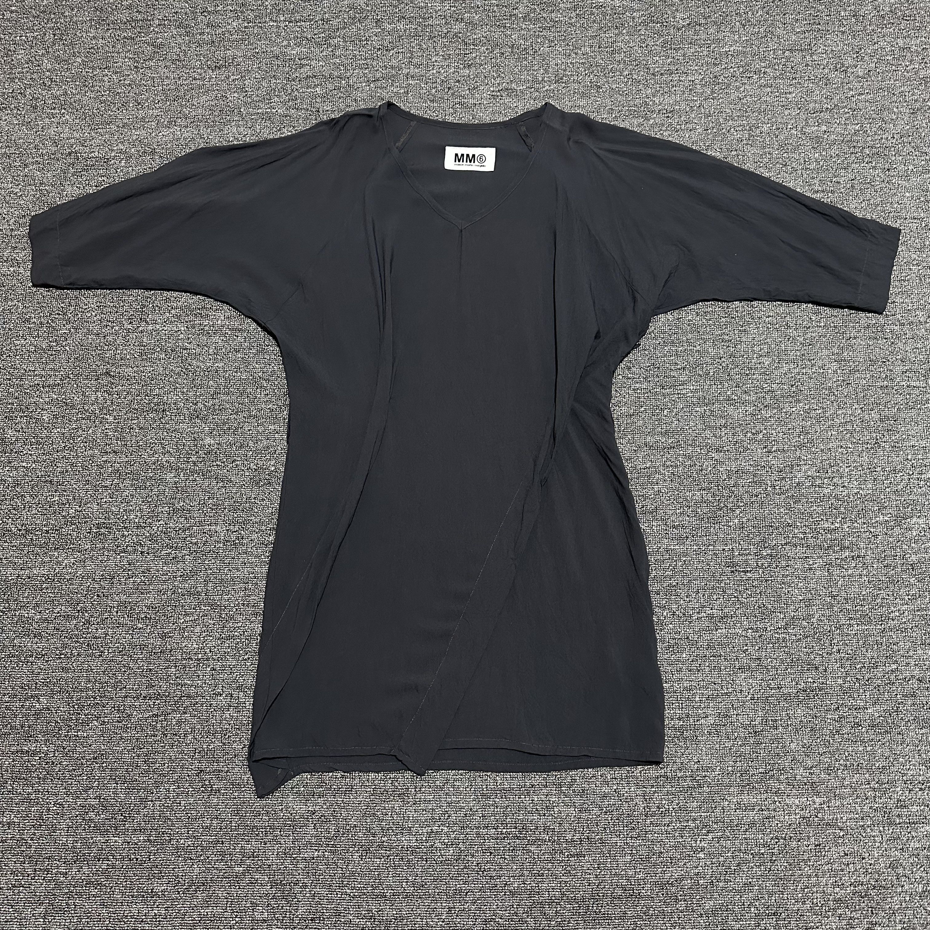 Maison Margiela Maison Martin Margiela V Neck Size M / US 6-8 / IT 42-44 - 1 Thumbnail