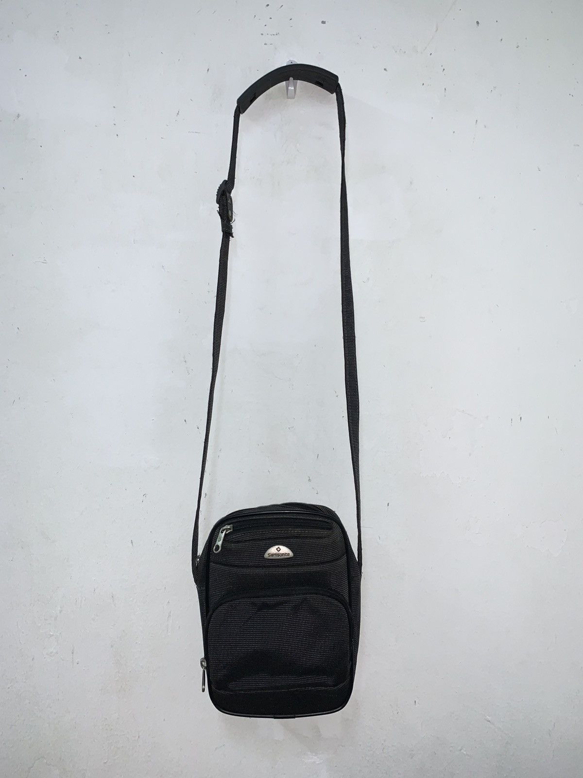 samsonite sling bag men