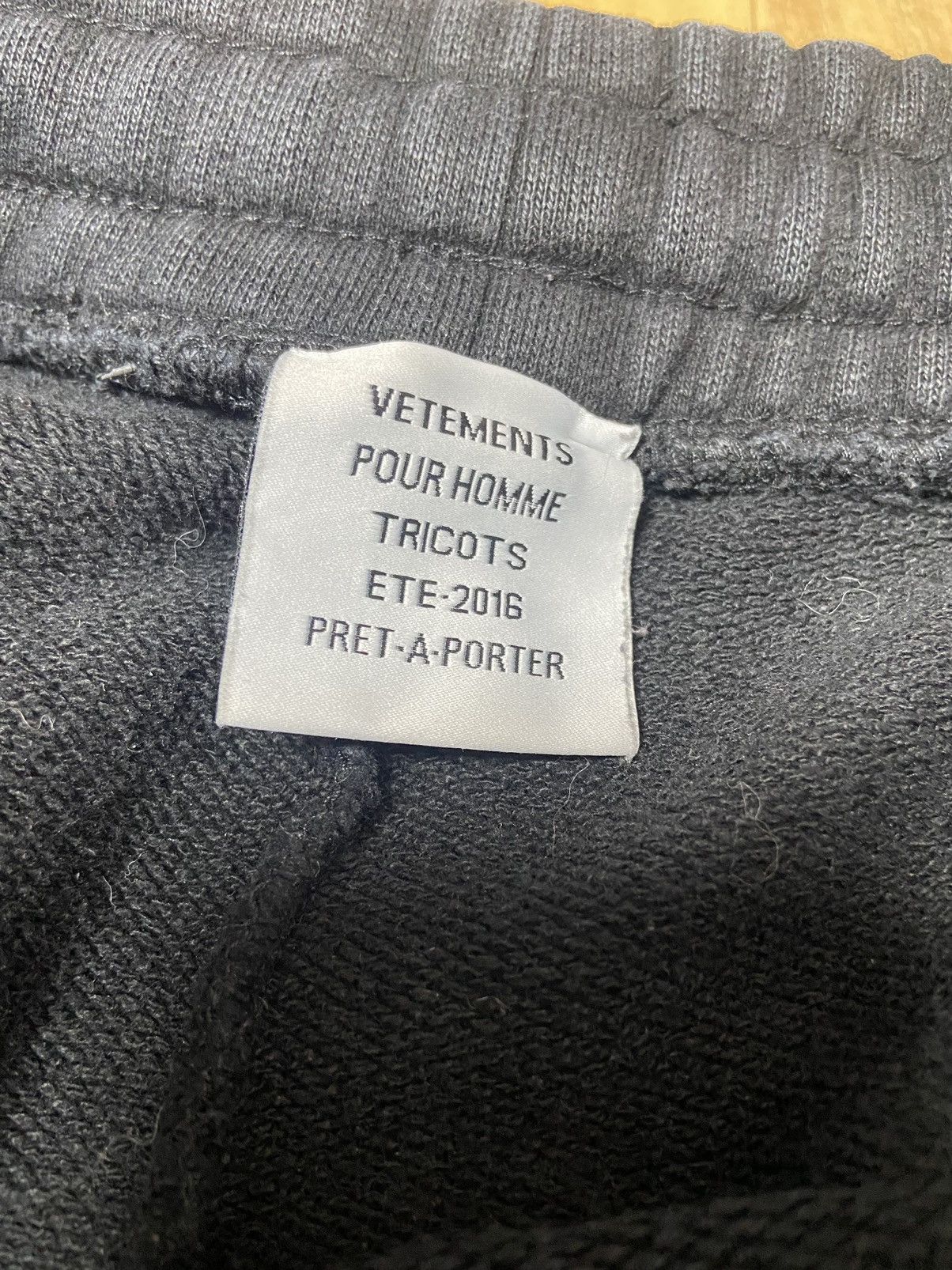 Vetements M Vetements ss16 Champion parady script sweatpants Size US 29 - 4 Thumbnail