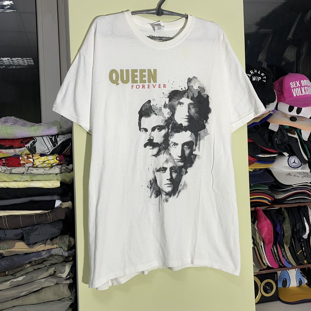 Vintage Vintage Queen Band Tee Sun Faded Graphic Print Grunge XL Size US XL / EU 56 / 4 - 1 Thumbnail