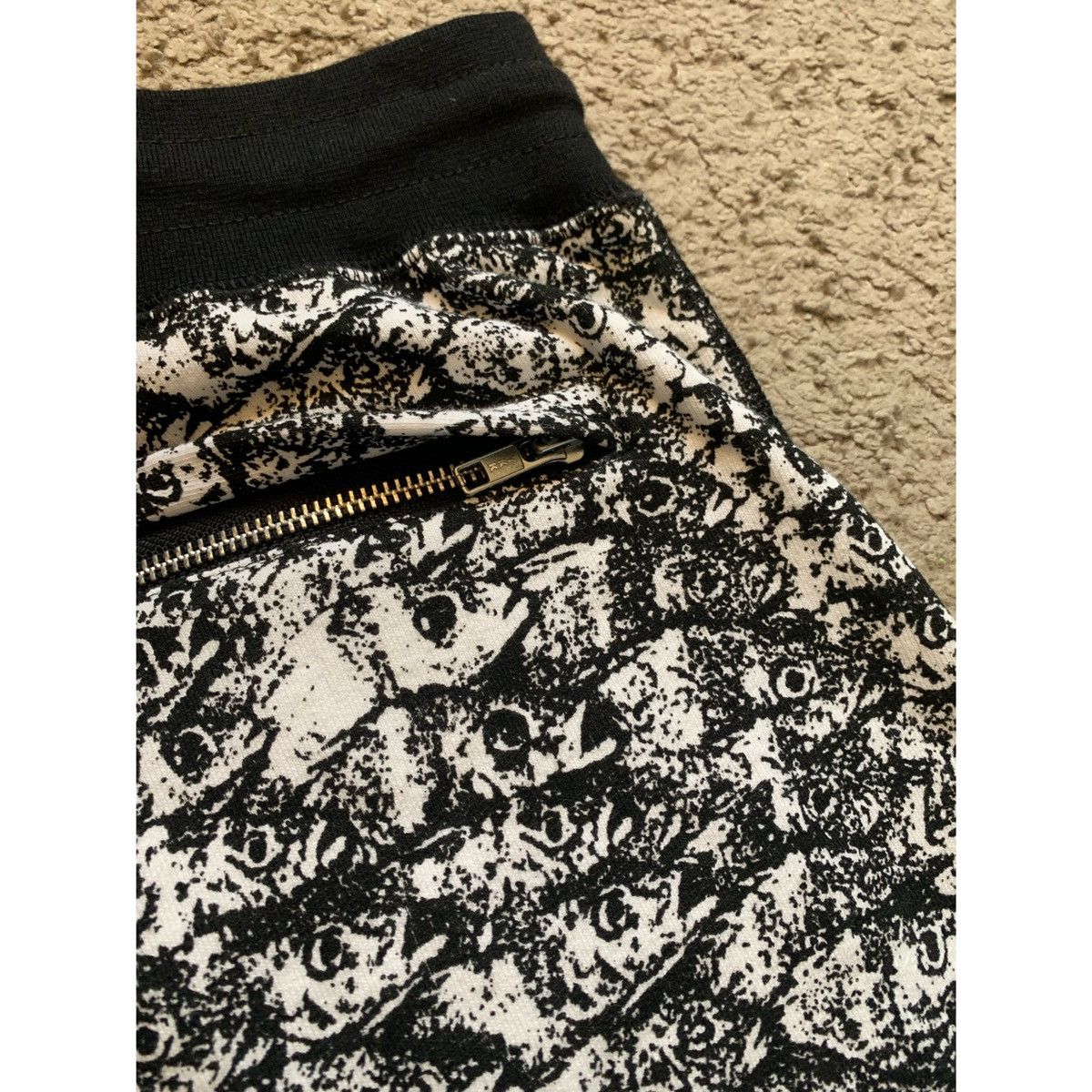 Noah NOAH ➕ LOGO ENJOY LIFE FISH PRINTS SHORTS Size US 32 / EU 48 - 12 Thumbnail