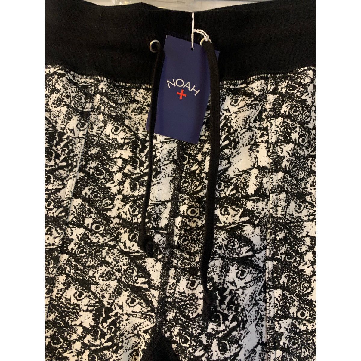Noah NOAH ➕ LOGO ENJOY LIFE FISH PRINTS SHORTS Size US 32 / EU 48 - 5 Thumbnail