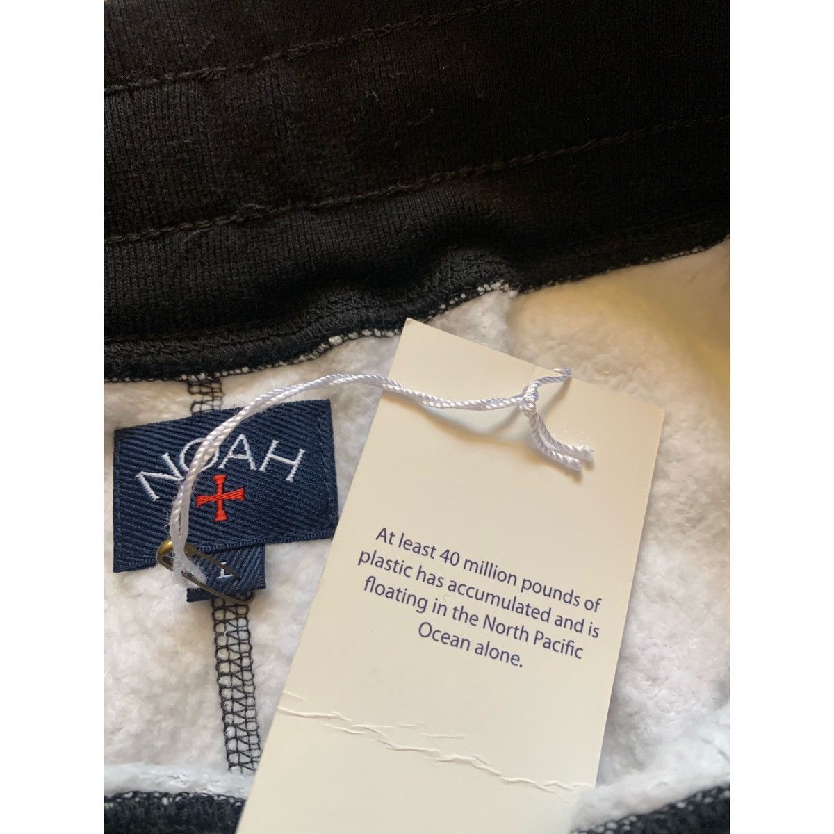 Noah NOAH ➕ LOGO ENJOY LIFE FISH PRINTS SHORTS Size US 32 / EU 48 - 11 Thumbnail
