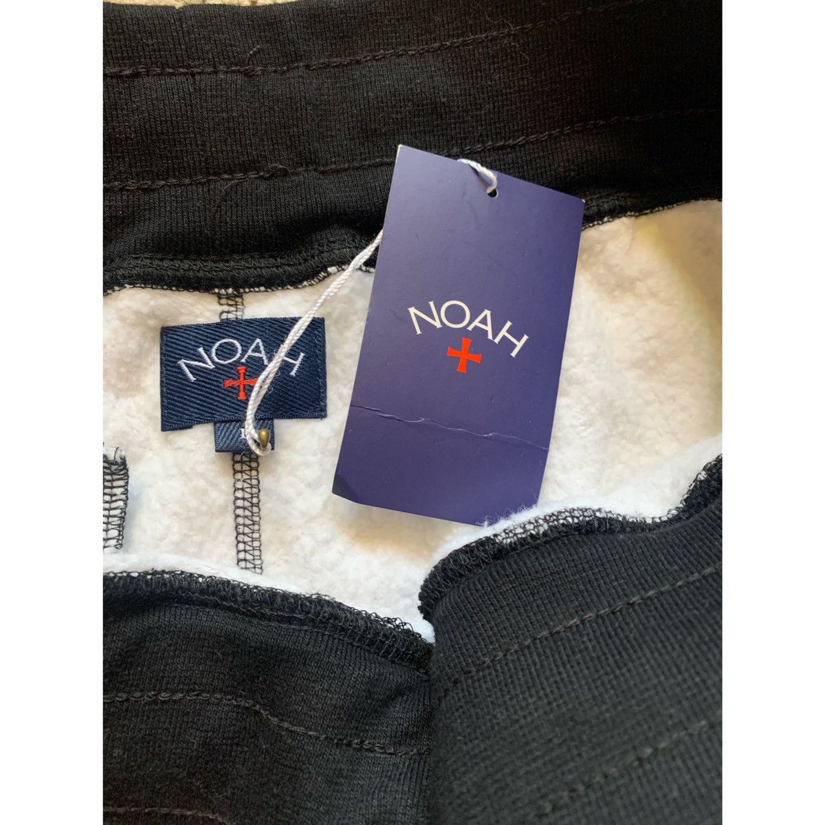 Noah NOAH ➕ LOGO ENJOY LIFE FISH PRINTS SHORTS Size US 32 / EU 48 - 10 Thumbnail