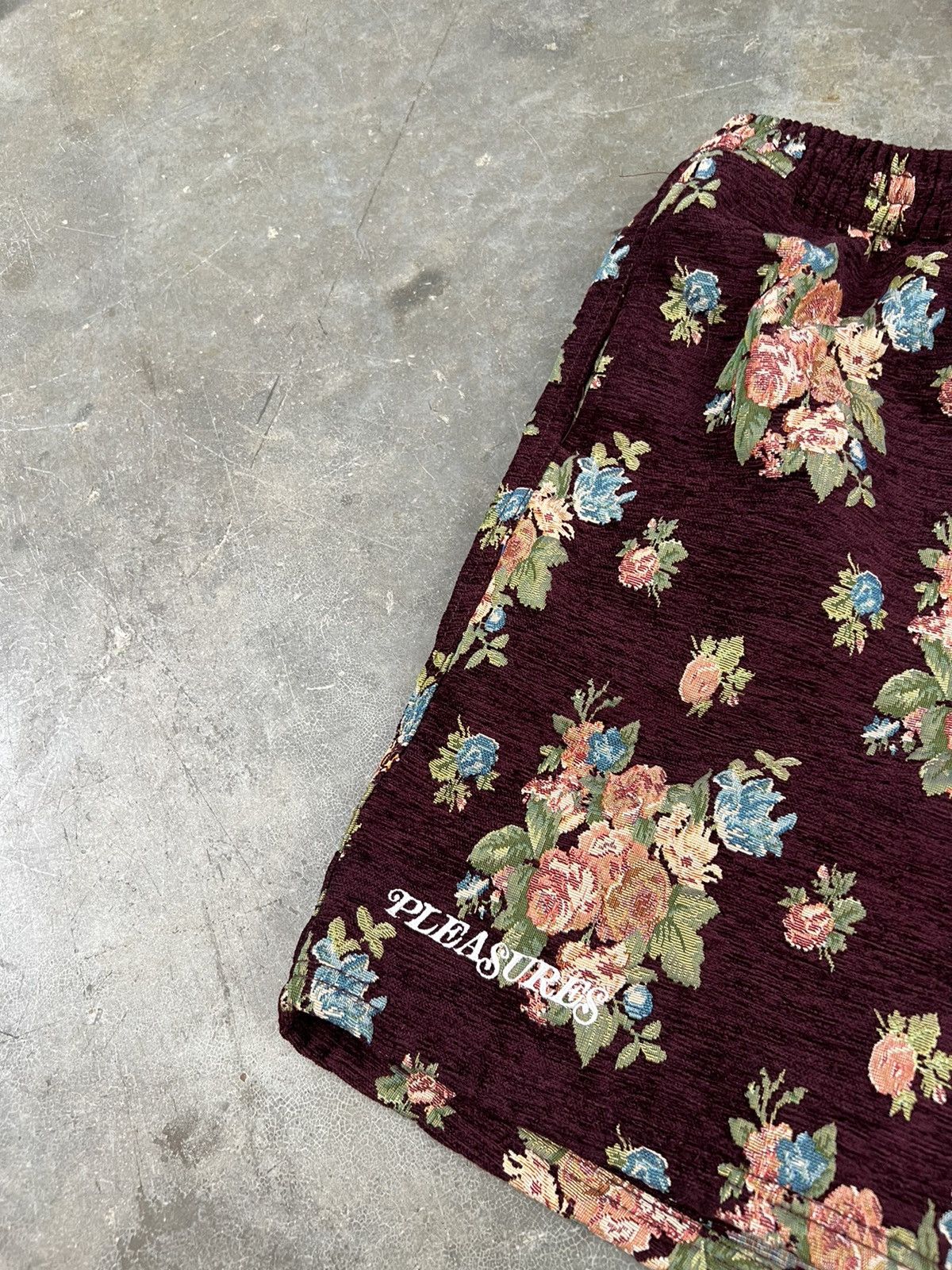 Pleasures Pleasures Floral Embroidered Burgundy Shorts Sz. XL Flower Size US 34 / EU 50 - 2 Thumbnail