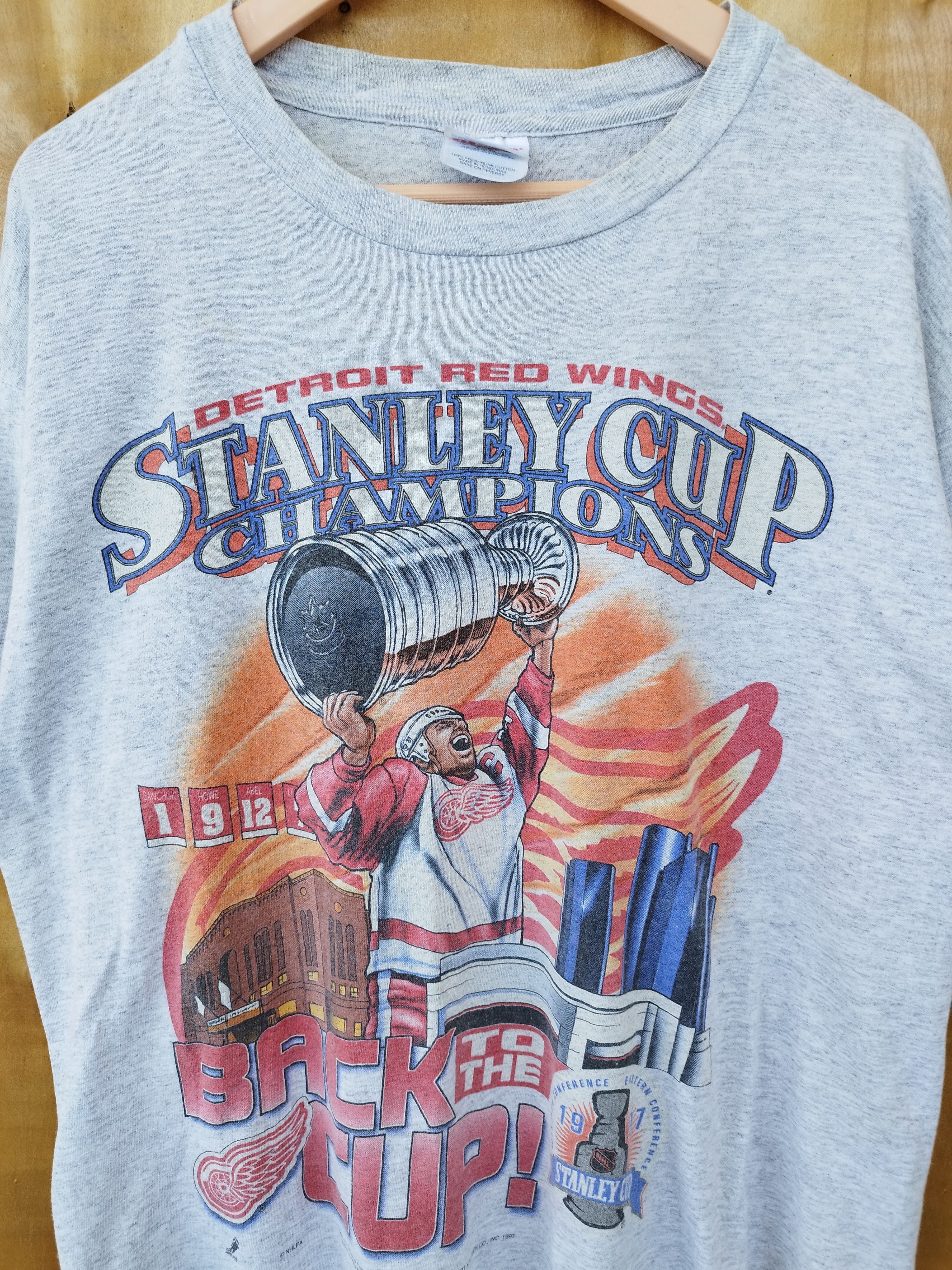 image of Nhl x Red Wing Vintage Detroit Red Wings T Shirt Stanley Cup Champion in Grey White (Size Large)