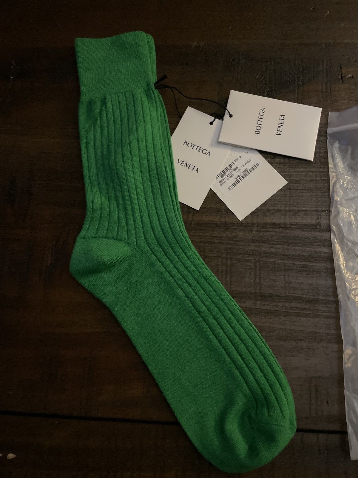 “Parakeet green” cashmere socks Bottega