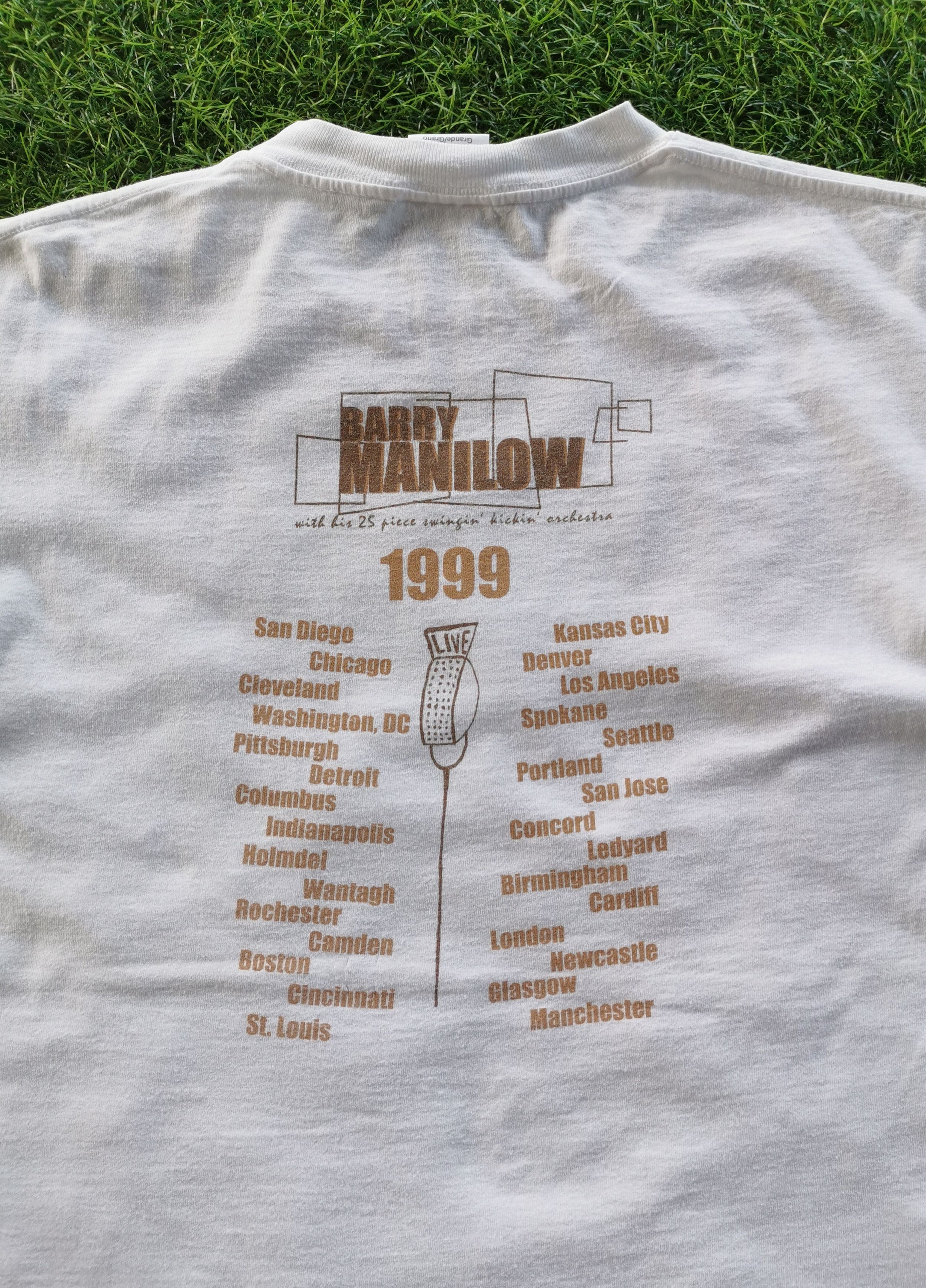 Band Tees 1999 Barry Manilow American Singer Artist Vintage Tshirt Size US L / EU 52-54 / 3 - 7 Thumbnail