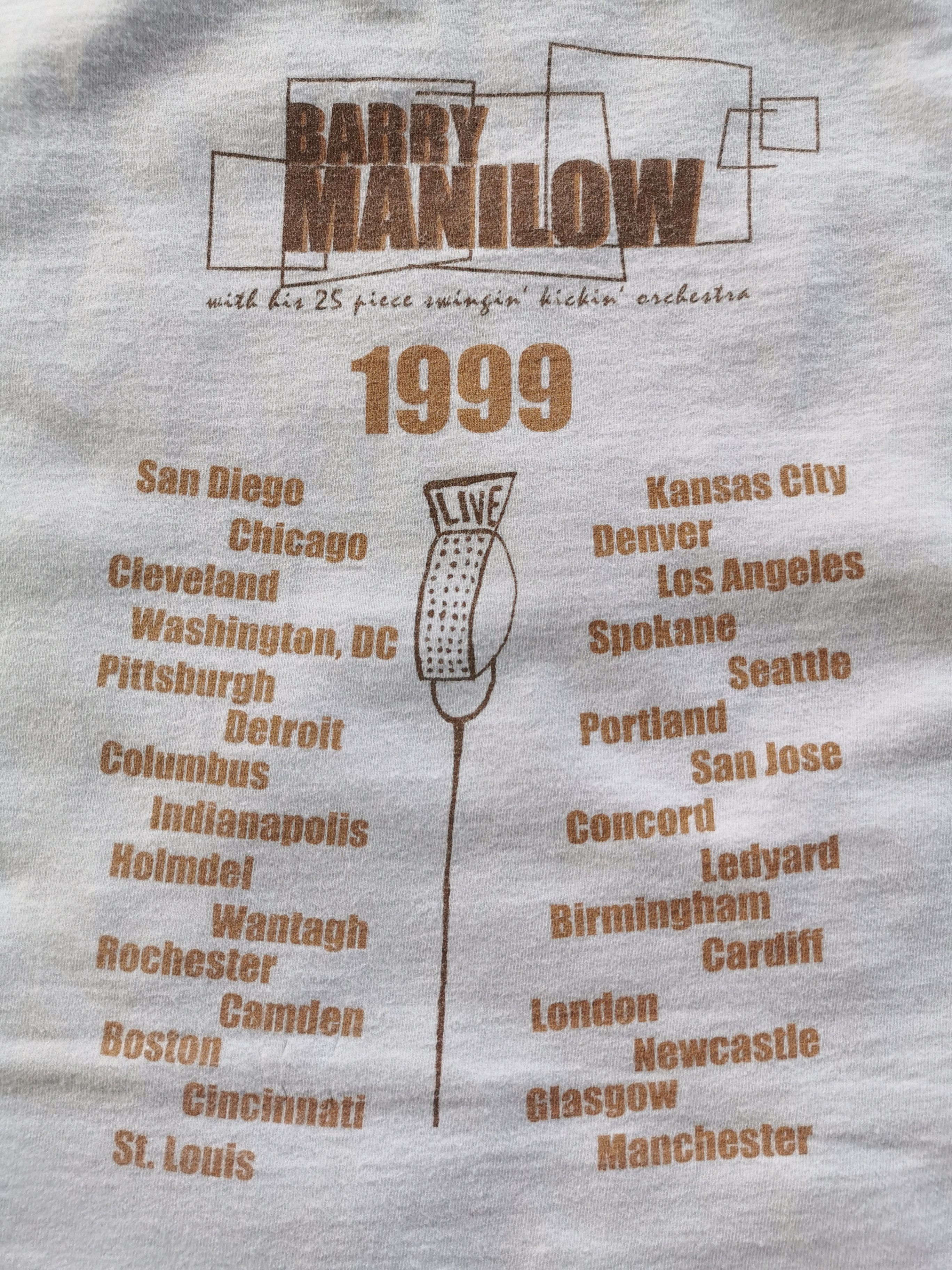 Band Tees 1999 Barry Manilow American Singer Artist Vintage Tshirt Size US L / EU 52-54 / 3 - 6 Thumbnail
