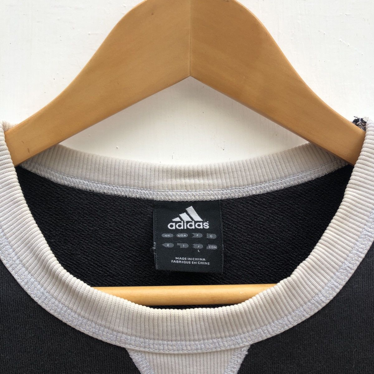 Adidas Y2K Vintage ADIDAS THREE STRIPE Sweatshirt #0889-29 Size US M / EU 48-50 / 2 - 3 Thumbnail