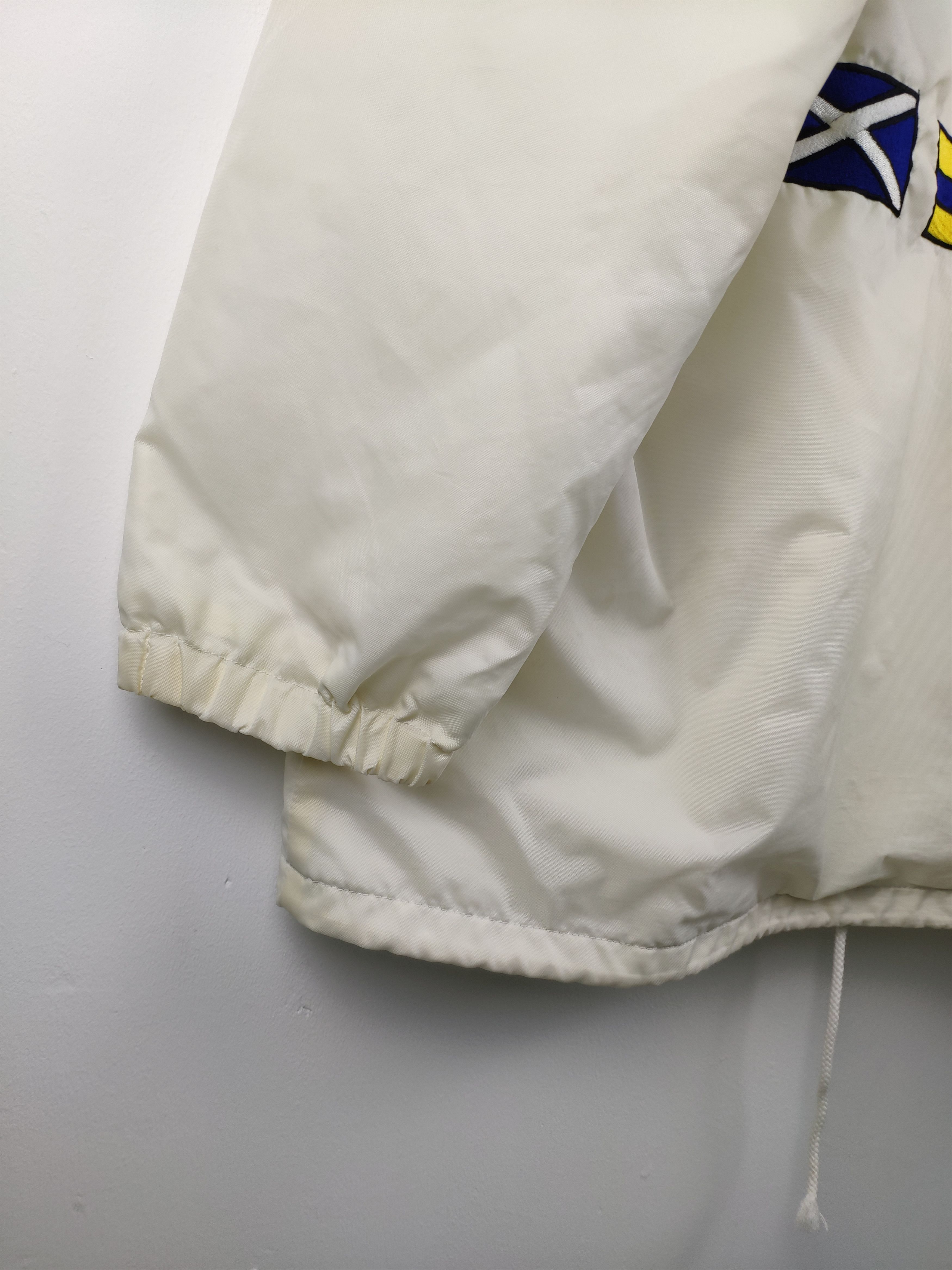 Helly Hansen × Vintage Steal 💥 Vintage Helly Hansen Jacket Spell Out Distressed Size US L / EU 52-54 / 3 - 6 Thumbnail