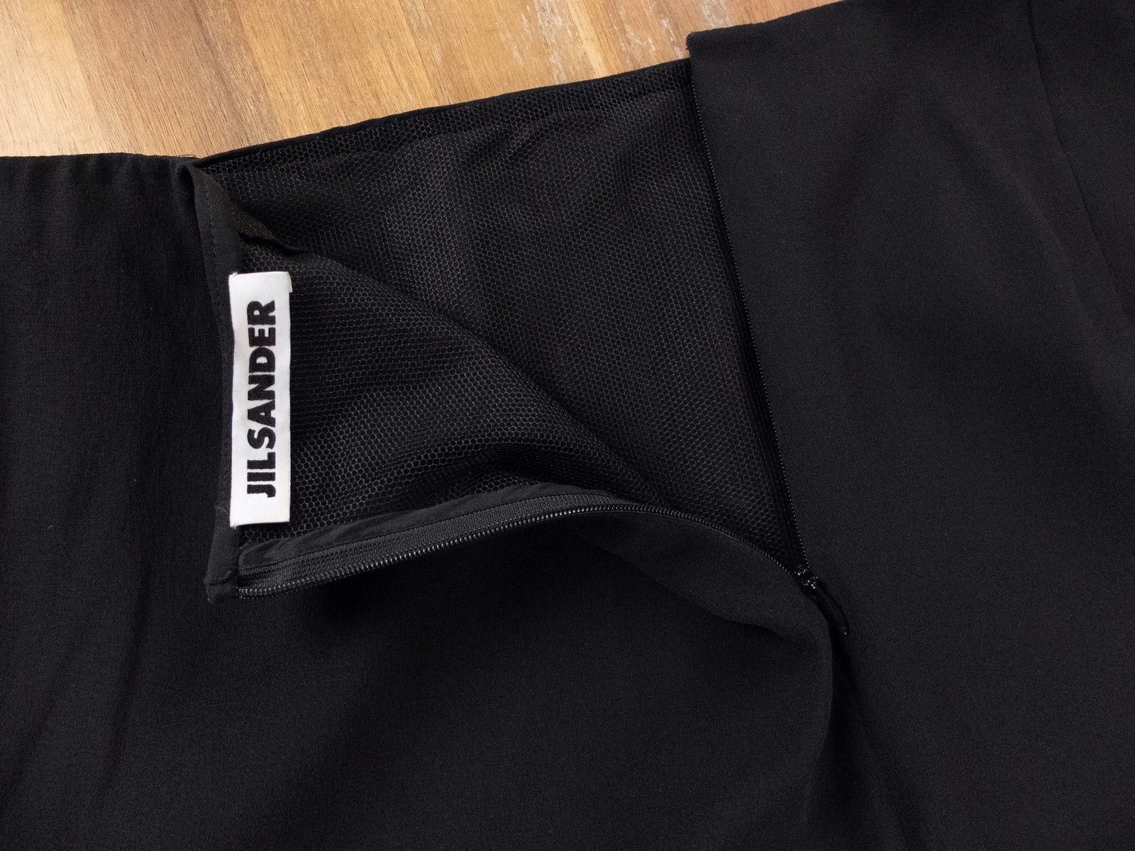 Jil Sander JIL SANDER lightweight panelled black silk mini skirt 8 40 Size 32" / US 10 / IT 46 - 6 Thumbnail