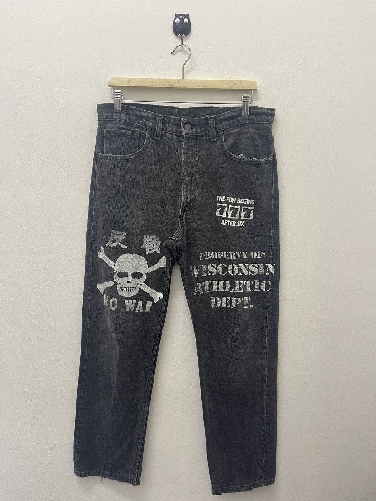 image of Vintage Levis No War 777 Wisconsin Athletic Dept Usa in Black, Men's (Size 34)