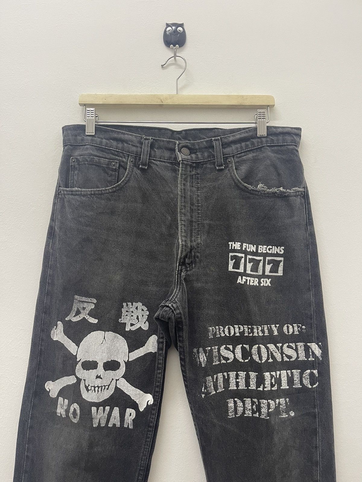 Levi's Rare Vintage LEVIS No War 777 Wisconsin Athletic Dept USA Size US 34 / EU 50 - 2 Thumbnail