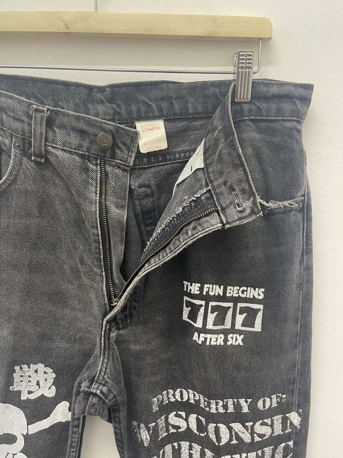 Levi's Rare Vintage LEVIS No War 777 Wisconsin Athletic Dept USA Size US 34 / EU 50 - 5 Thumbnail