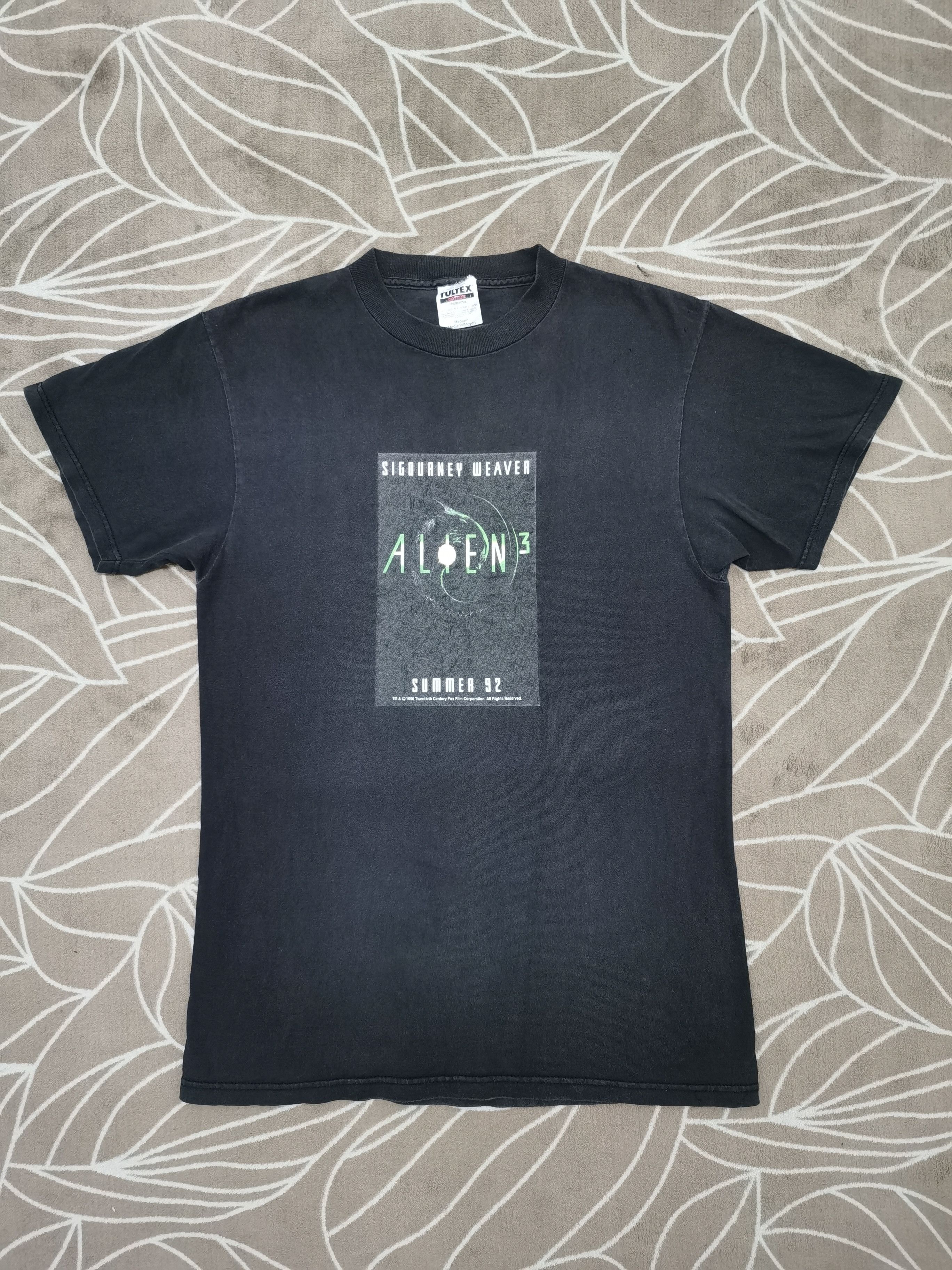 Vintage Vintage 1996 Alien 3 - Sigourney Weaver Size US M / EU 48-50 / 2 - 2 Thumbnail