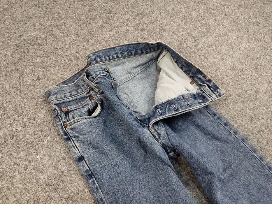Levi's Vintage 90's Levis 501 Classic Faded Denim Jeans Made in USA Size US 31 - 9 Thumbnail