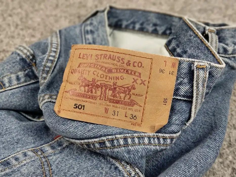 Levi's Vintage 90's Levis 501 Classic Faded Denim Jeans Made in USA Size US 31 - 8 Thumbnail