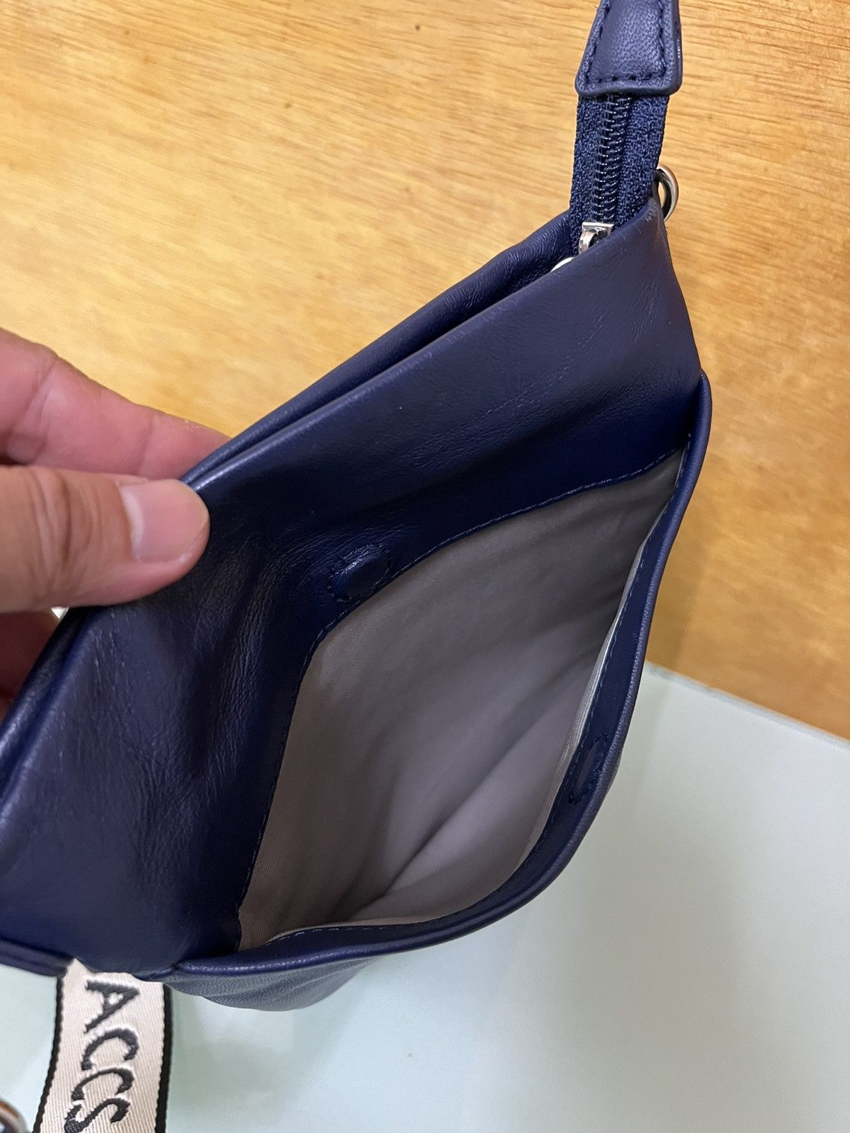 Yohji Yamamoto Authentic Ysaccs By Yohji Yamamoto Leather Shoulder Bag Size ONE SIZE - 6 Thumbnail