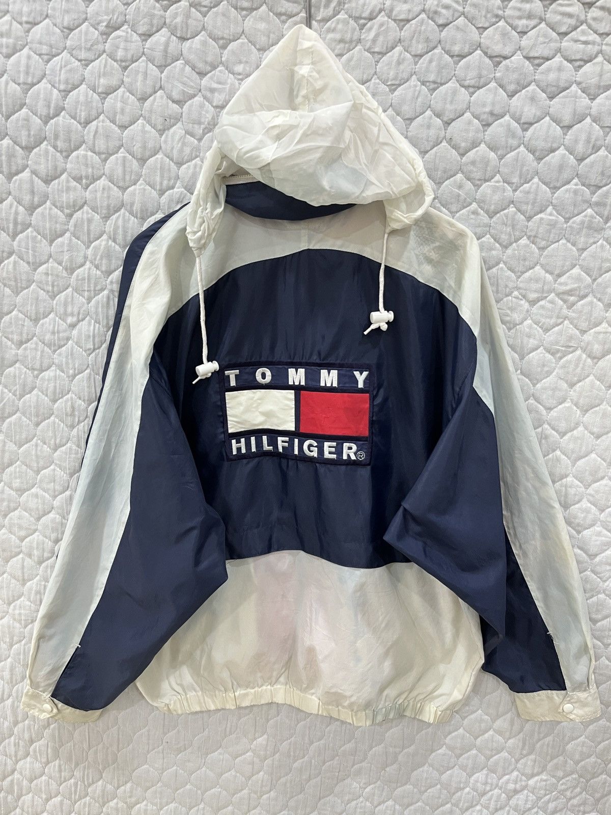(Mmmm). VTG TOMMY HILFIGER LIGHT JACKET