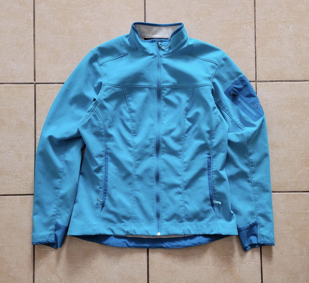 image of Arcteryx x Outdoor Life Arc'teryx Woman Soft Shell Jacket in Blue, Women's (Size Medium)