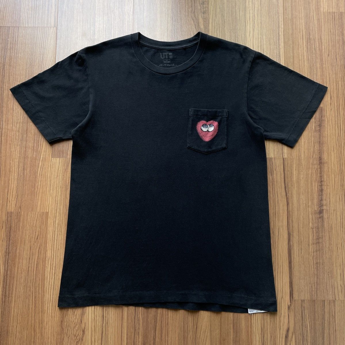 Kaws × Uniqlo Kaws Heart x Uniqlo artist art tee cartoon graffiti Size US M / EU 48-50 / 2 - 2 Thumbnail