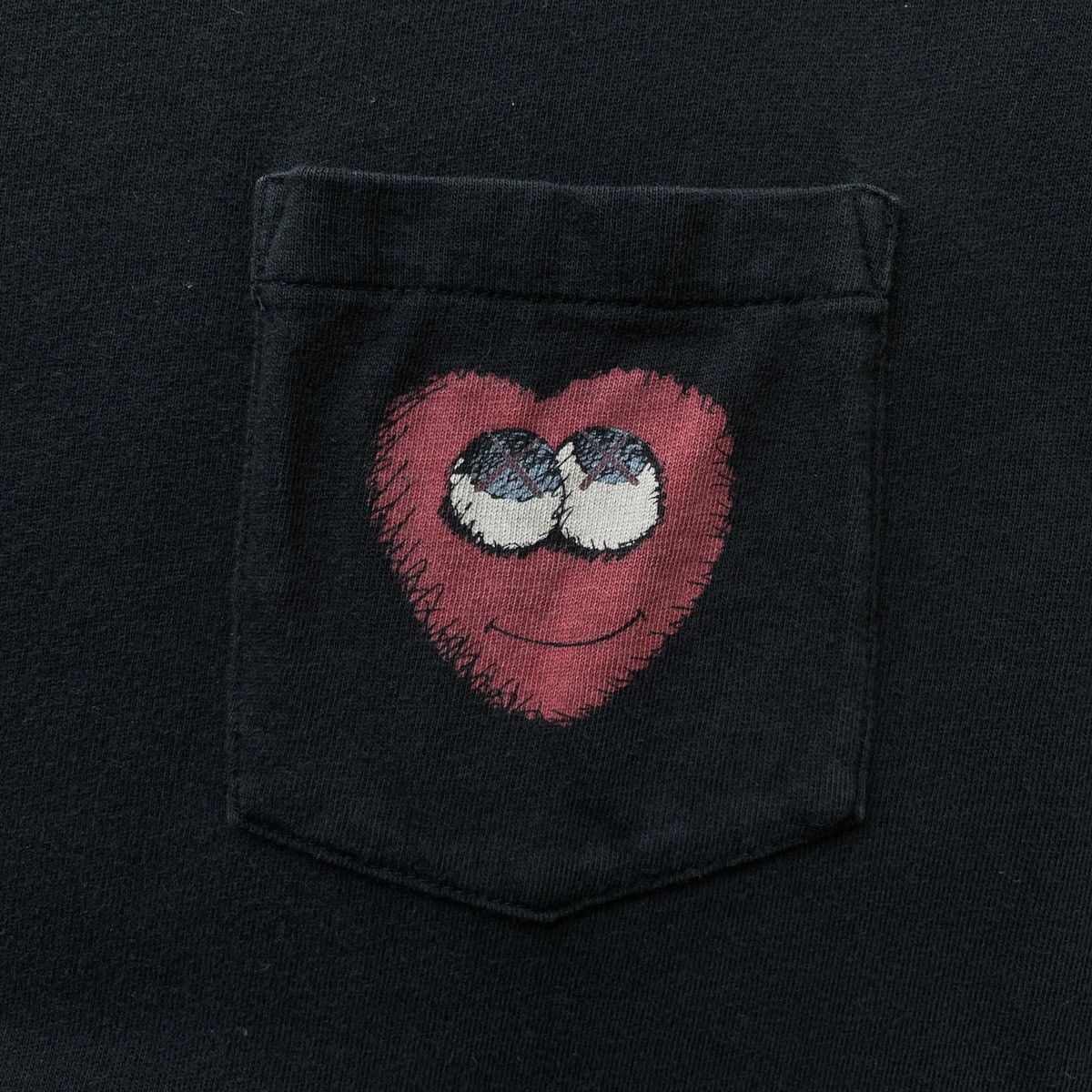 Kaws × Uniqlo Kaws Heart x Uniqlo artist art tee cartoon graffiti Size US M / EU 48-50 / 2 - 3 Thumbnail