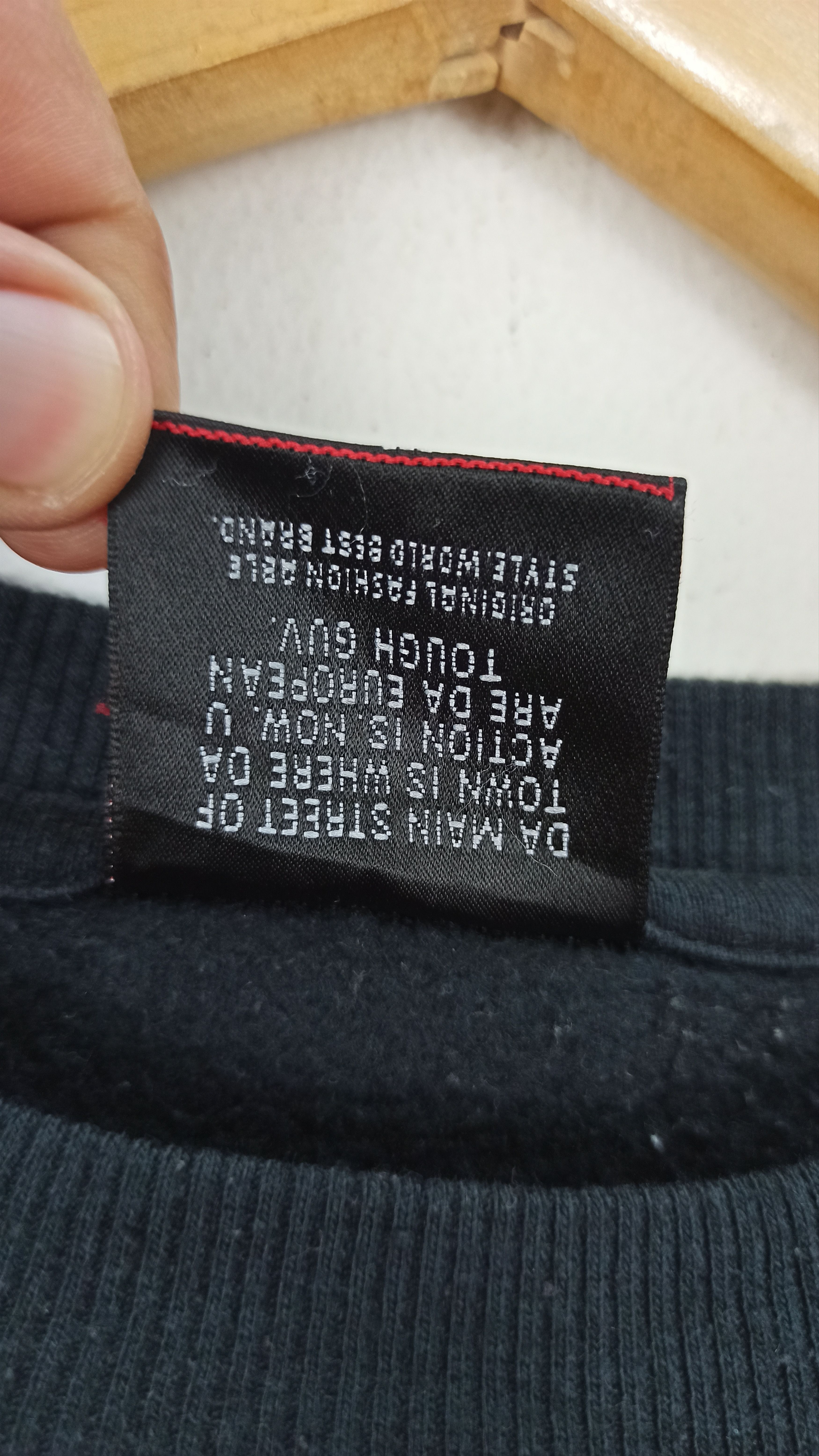 Japanese Brand Massive Massimo Black Hole Sweatshirt Style Streetwear Size US S / EU 44-46 / 1 - 7 Thumbnail