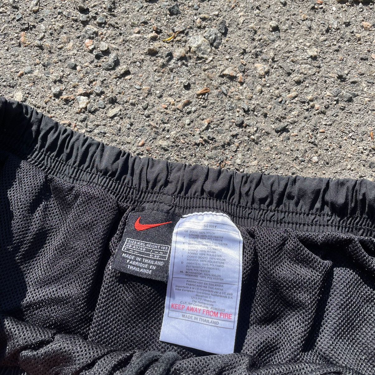 Nike Vintage Y2K Nike Swoosh Logo Shorts Streetwear Size XXL Size US 36 / EU 52 - 4 Thumbnail