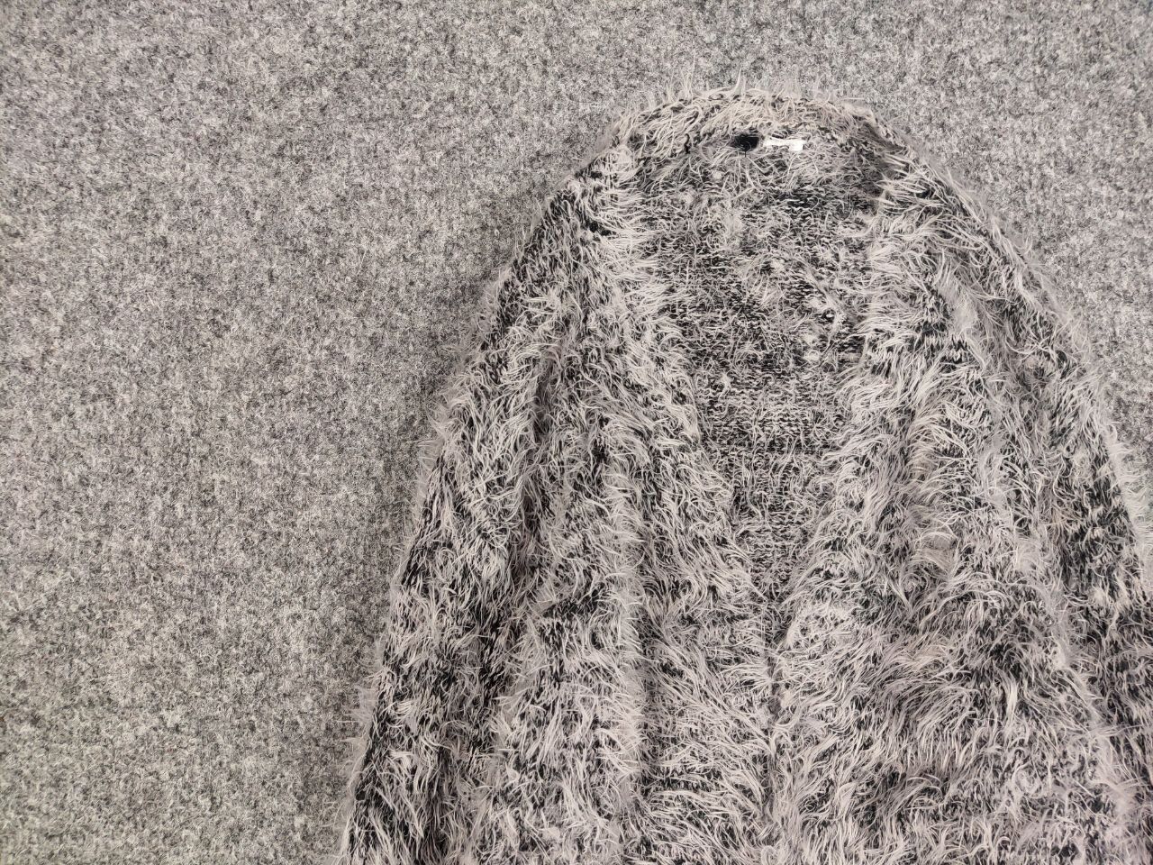 Japanese Brand Vintage 90's Japanese Gray Mohair Style Fuzzy Cardigan Hype Size S / US 4 / IT 40 - 11 Thumbnail